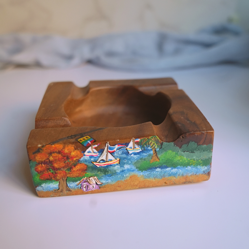 Hand-painted Wooden Ashtray – Caribbean Landscape Design by Arte POP RD